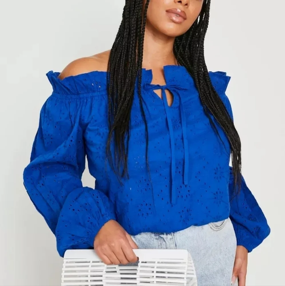 Boohoo Plus Eyelet Off Shoulder Top Cobalt - Picture 1 of 9